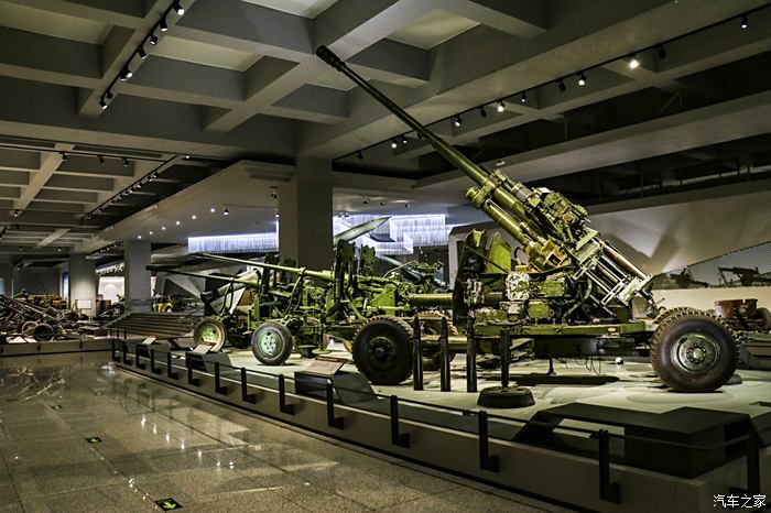 在军事博物馆中感受我国先进的武装力量