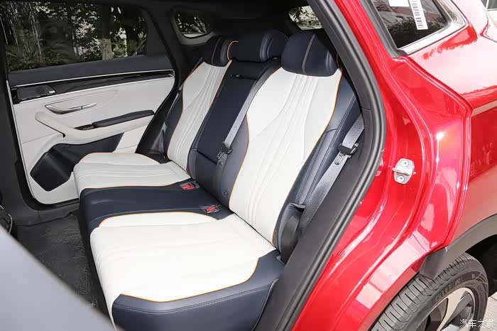 不仅仅是大空间静态体验比亚迪宋plusev