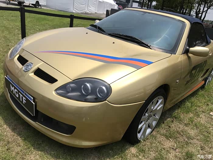 名爵tf敞篷跑车