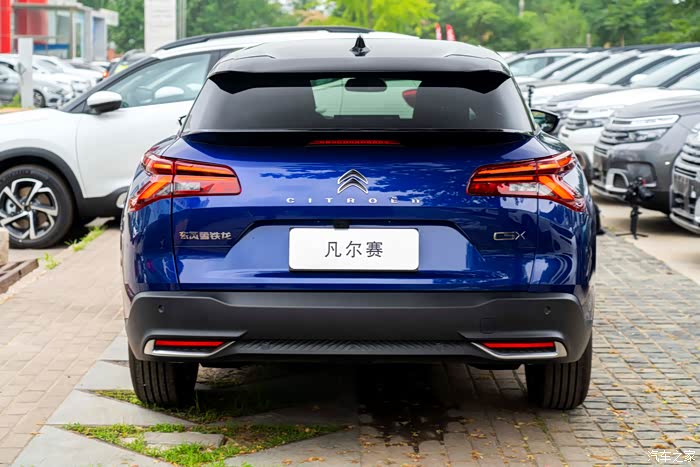 汽车摄影之抢先拍一拍新车的凡尔赛