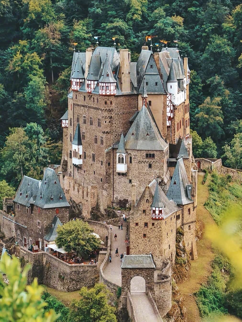 童话中走出的梦幻城堡,满满的少女心——德国爱尔茨城堡