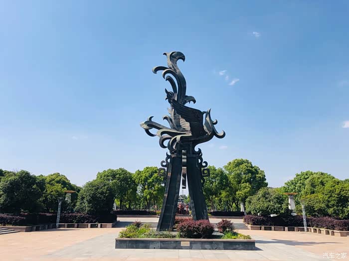 【傲行天下】逆行者的我,4个月后首次出去转转—泰伯广场