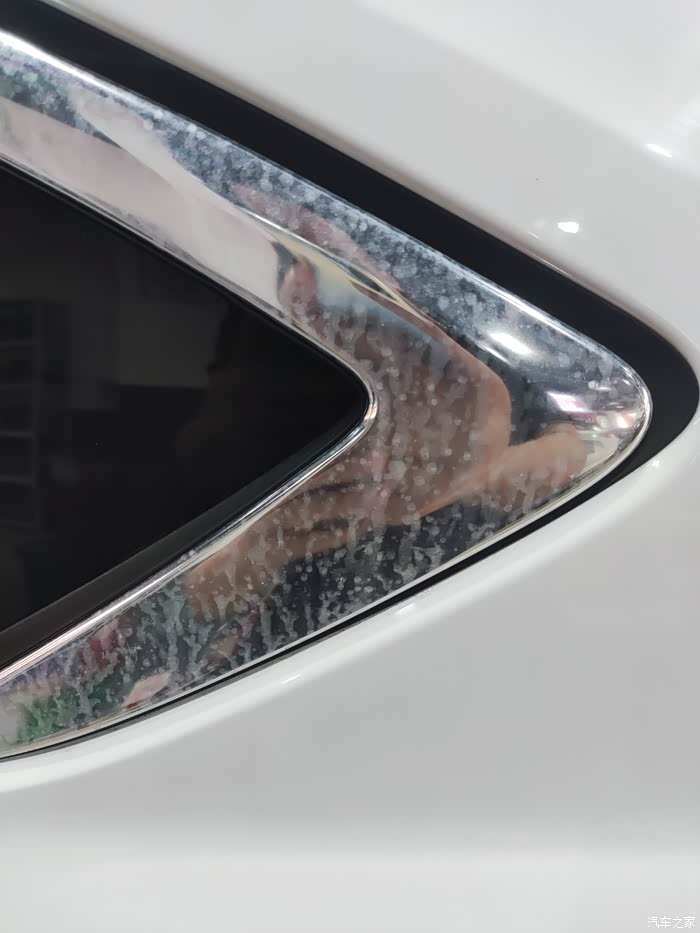 四个车窗镀铬条氧化腐蚀了,尤其是两个三角窗上更严重,请问怎么处理