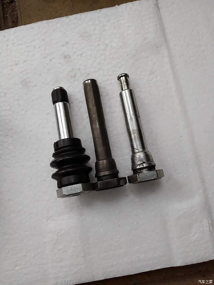 新奥拓6万4千公里更换刹车片分泵销