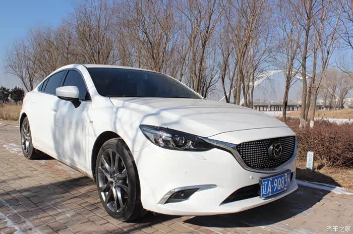 去4s店看一组阿特兹2.5珠光白照片