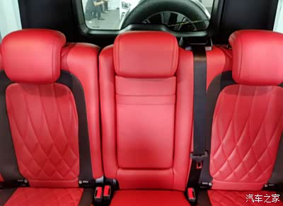 如果再配上红色安全带会是啥模样?