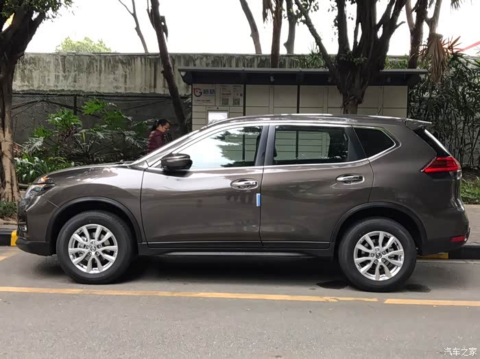 奇骏2017款2.0舒适版昨日提车,琥珀金,个人感受