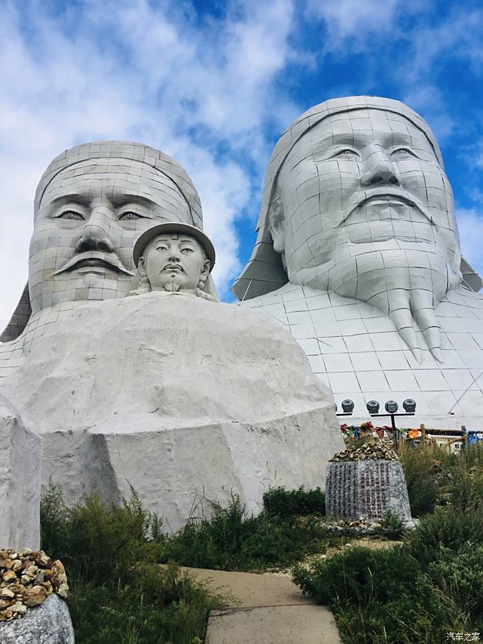 霍林河可汗山雕像简介图片