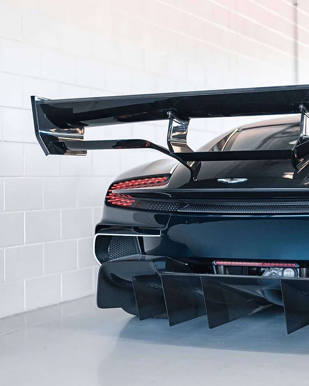 【图】阿斯顿马丁 vulcan,尾灯真有趣,像什么来着_rapide e论坛_汽车