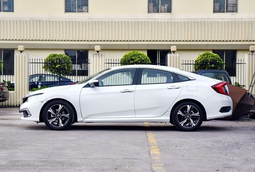 本田思域,第十代思域在上市之初就吸引了大量的关注.动力强劲