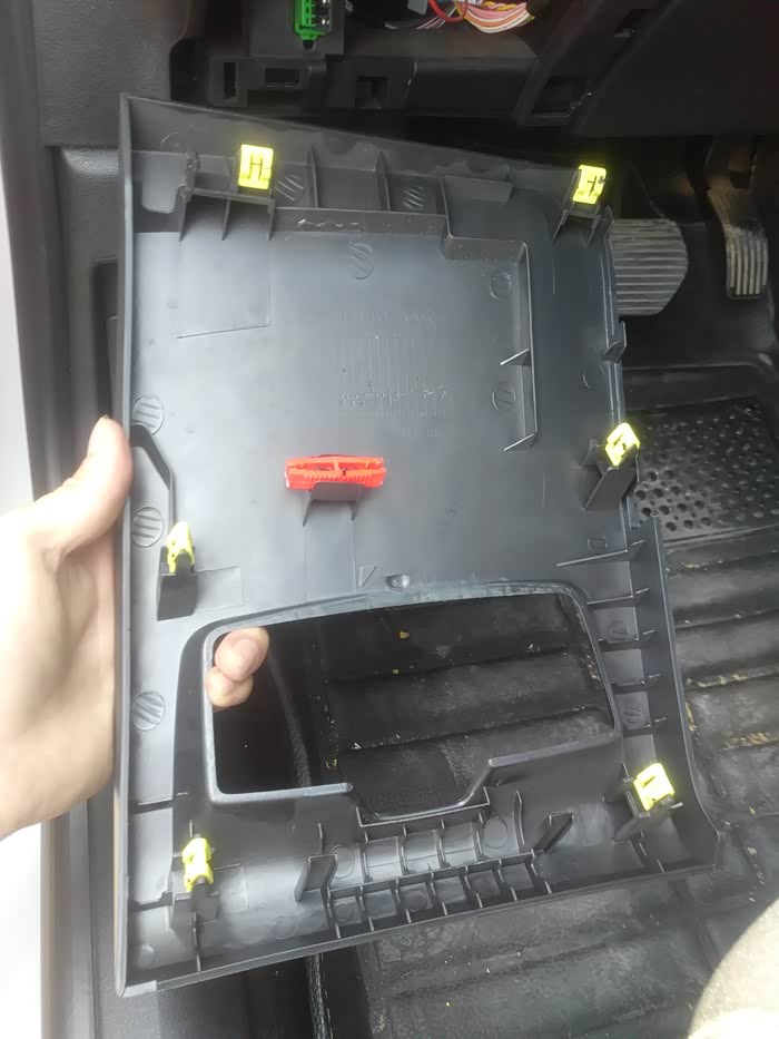 c4世嘉18款obd接口位置