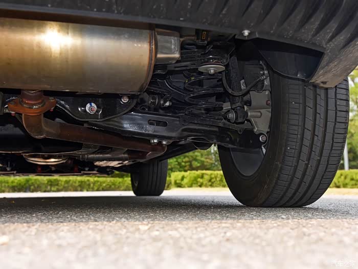 第三代h6后悬架底盘为啥露这么多螺丝在外面