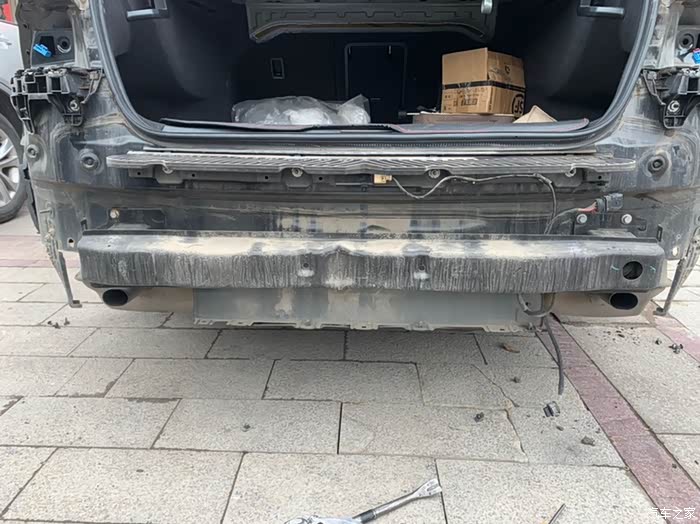 迈腾b8更换铝合金后防撞梁