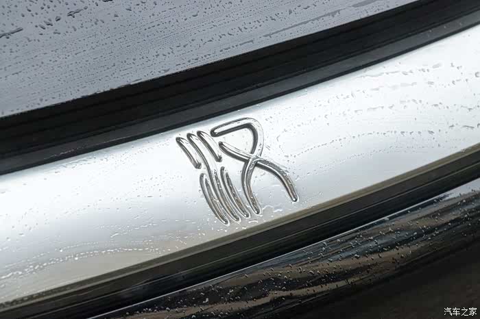 享受二人世界驾着大汉与旅游打卡鸾佩公园