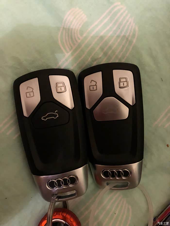 奥迪q7钥匙两把怎么不一样