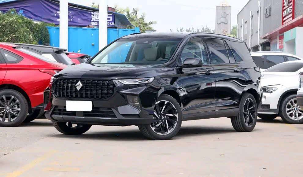 新宝骏rs-7的外观十分年轻动感,尤其是这个黑色的车漆