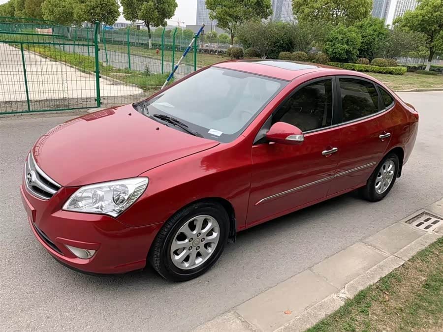 现代悦动进入国内的第二代伊兰特