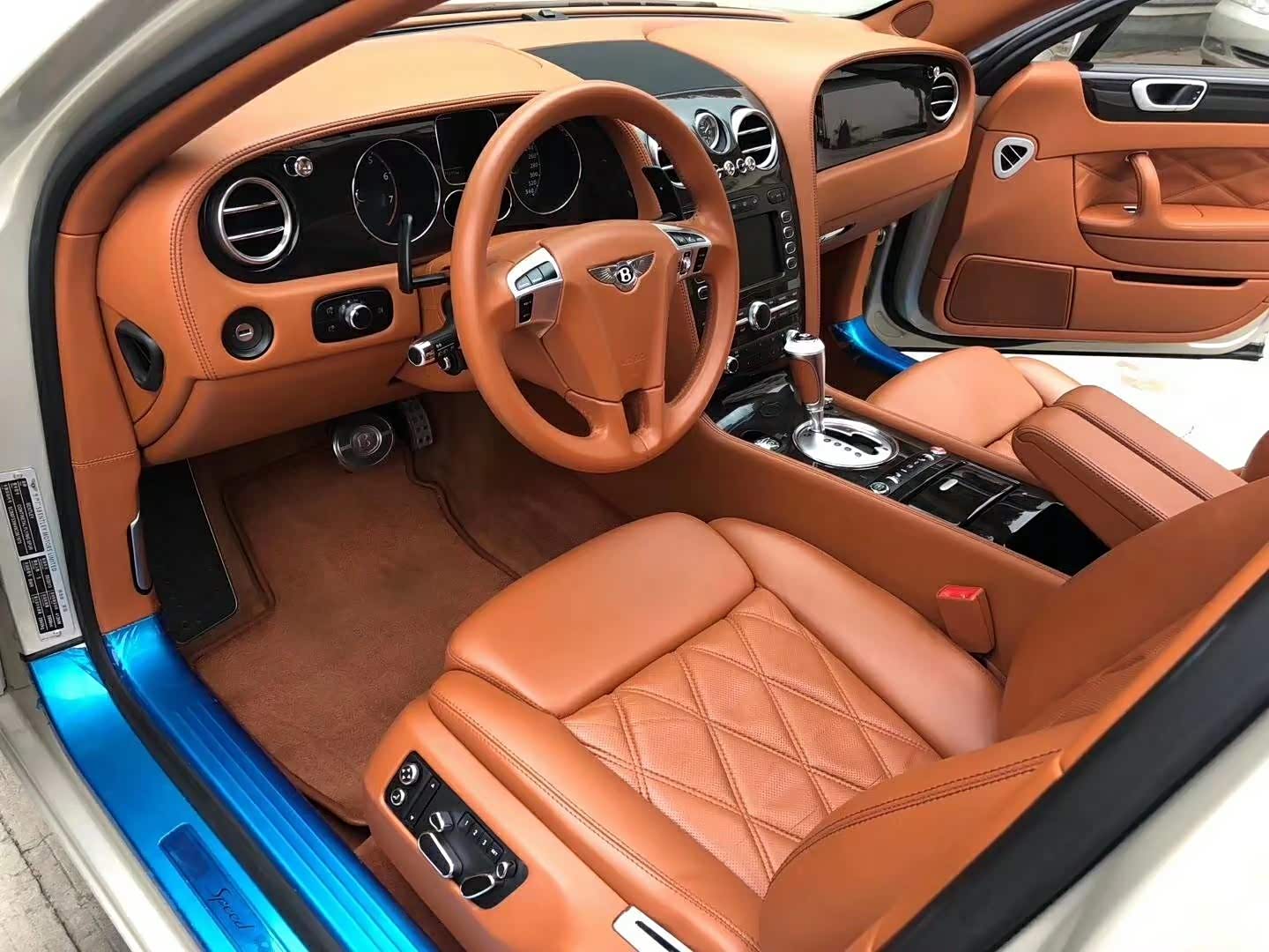 宾利飞驰6.0t speed 时尚大气,内饰做工精细!