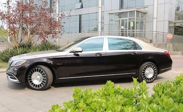 324 | 回复: 0 奔驰s级论坛 采用了个性十足的双色车身设计,让整车看