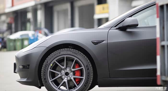 特斯拉改色哑面电镀金属黑完全征服了我的内心