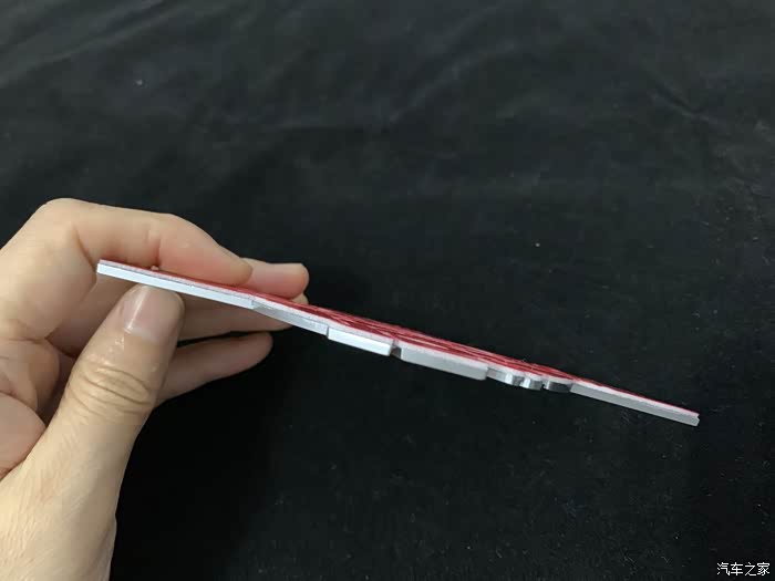 这样看起来更直观一些,厚度大概三毫米吧.