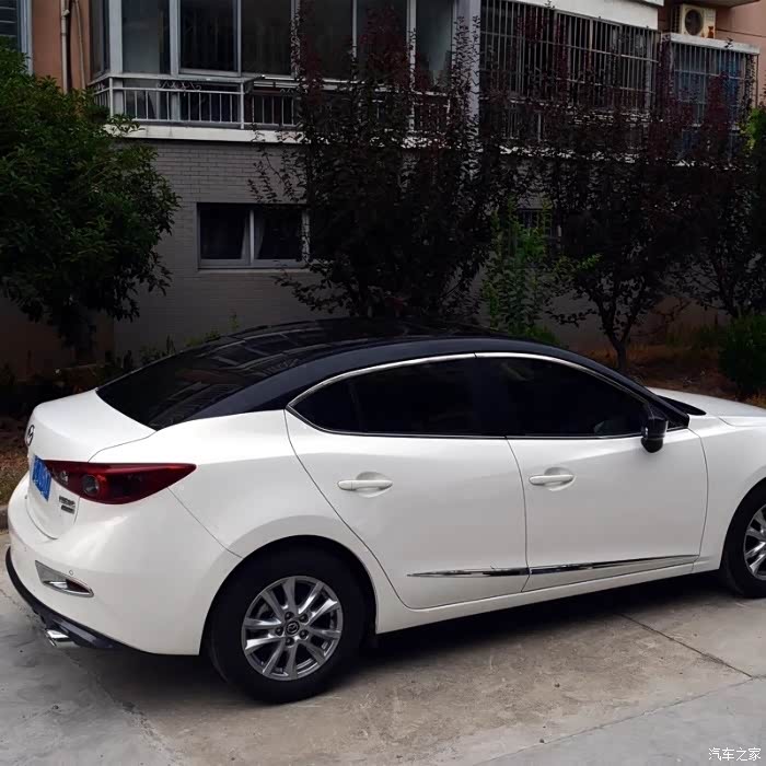 昂克赛拉白色有没有贴黑顶膜的