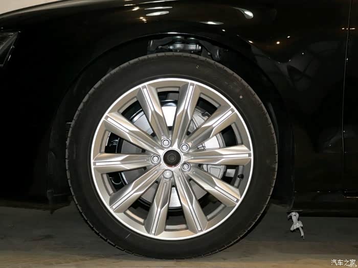 0 奥迪a8论坛 体验奥迪a8l 45tfsi quattro卓越先锋典藏 其次,看轮毂