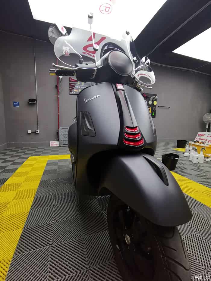 喜提vespa300 gts super tech水泥灰