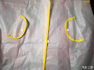 产品名称:儿童旅行雨衣 产品优点:雨衣轻薄,携带方便,折叠起来不占用