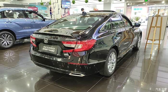 雅阁十代分享全车贴膜作业