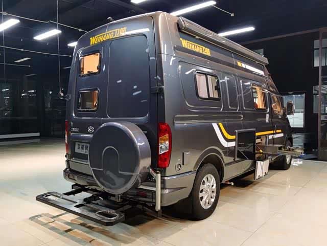 上汽大通v80plus改装成旅行车非常的实用.