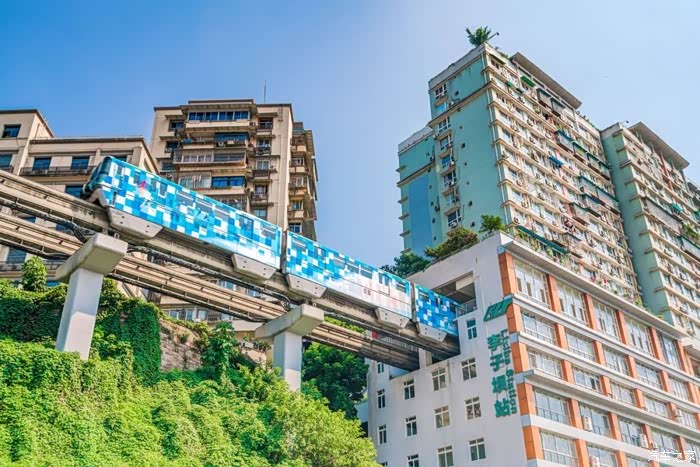 李子坝站建了个观景台.