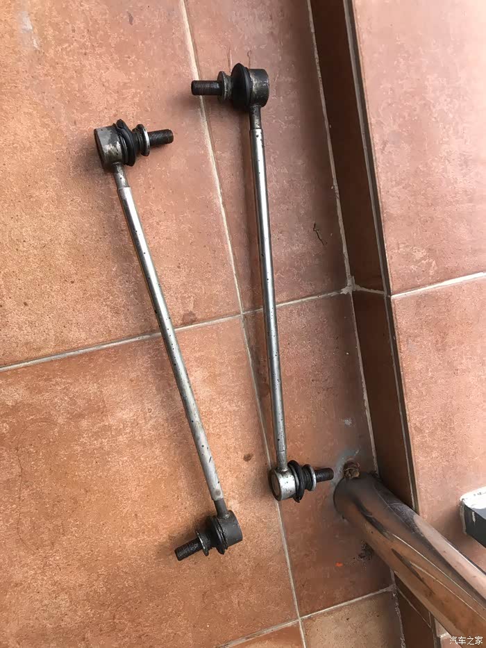 平衡杆胶套破损