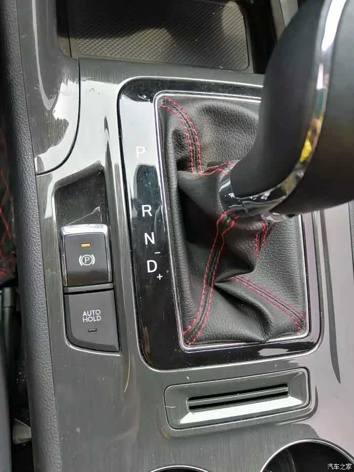 电子手刹灯亮就证明手刹已启动