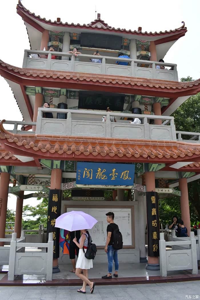 凤台龙阁,其实就是一个观景亭,我们上去看一下.