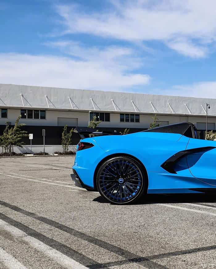 一枚蓝色五菱神车c8,运动爆棚.