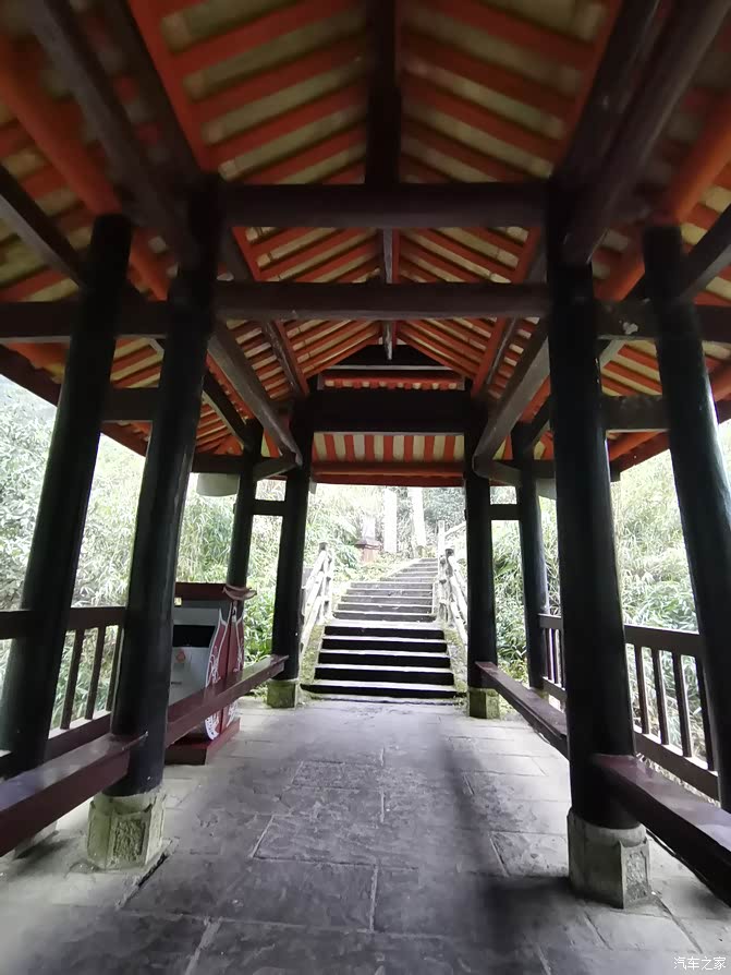 游玩峨眉山南线洪椿坪峡谷