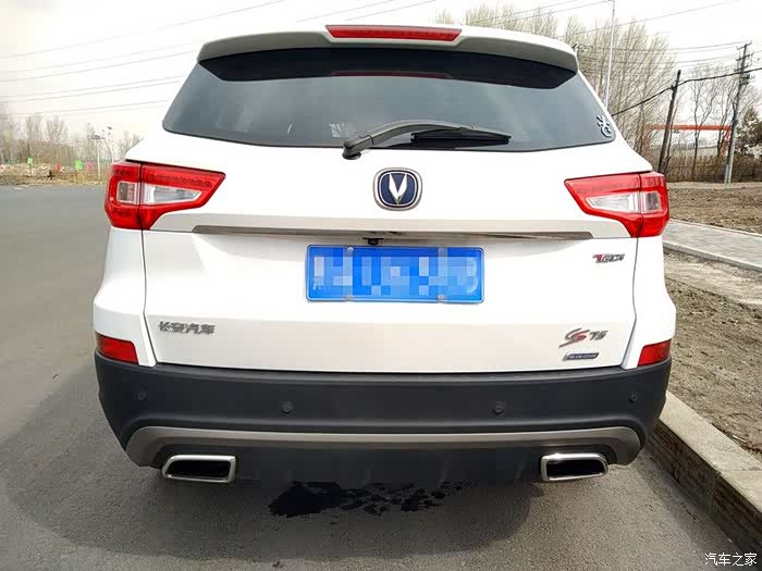 长安cs75的尾部看起来稳重大气,同时又不失时尚与典雅.
