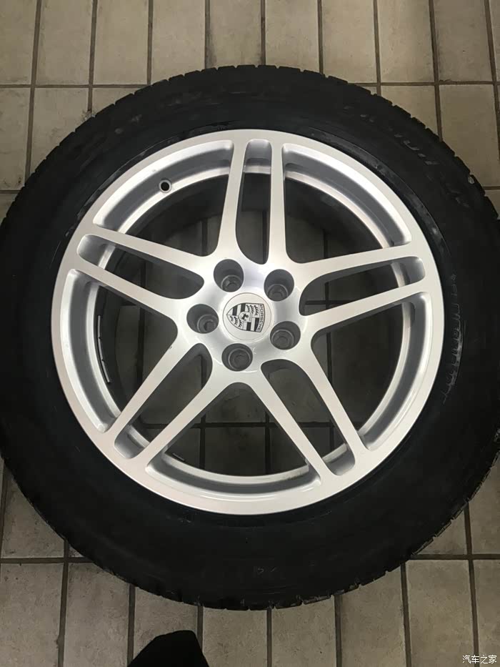 出macans 原车18寸轮毂加轮胎,几乎全新!