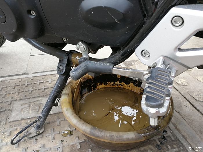 摩托车机油烧干的征兆图片