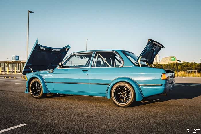 宝马323i爱老车的小伙伴哪能拒绝这颜值