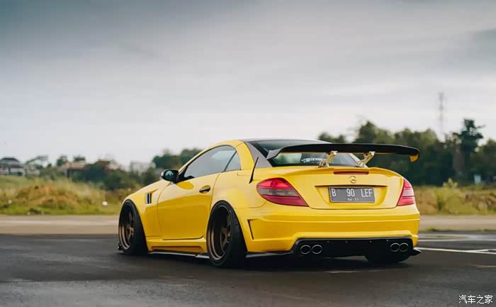 难得一见的改装奔驰slk欢迎加入黄色军团