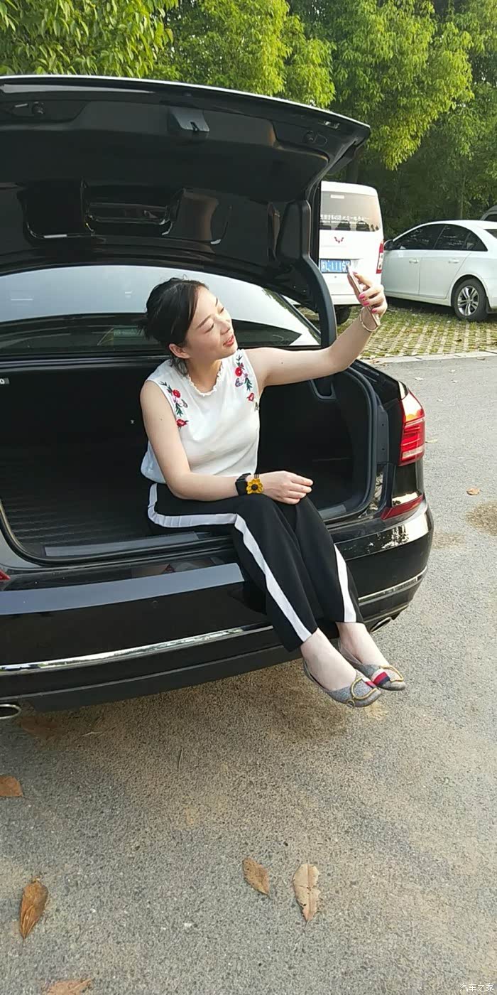 帕萨特新提媳妇臭美自拍