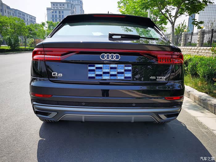奥迪q8--生活有你更精彩.