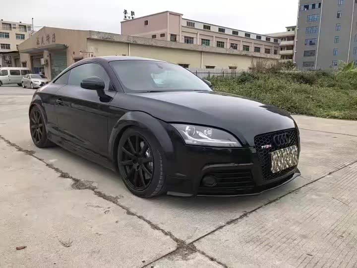 奥迪tt纯黑色套装的外观你喜欢吗