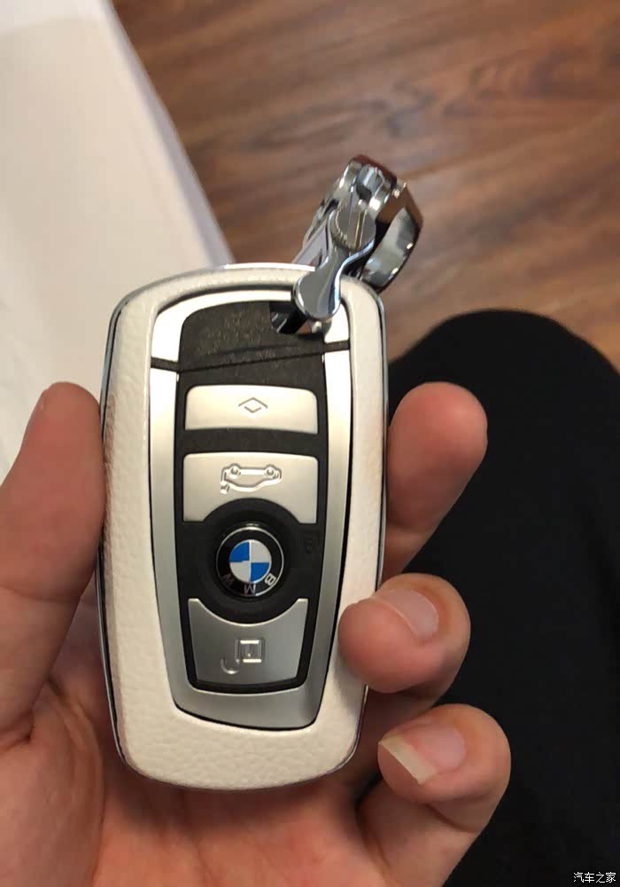 【图】请问这个钥匙为什么机械钥匙那里也带亮条,配置原因吗_宝马5系
