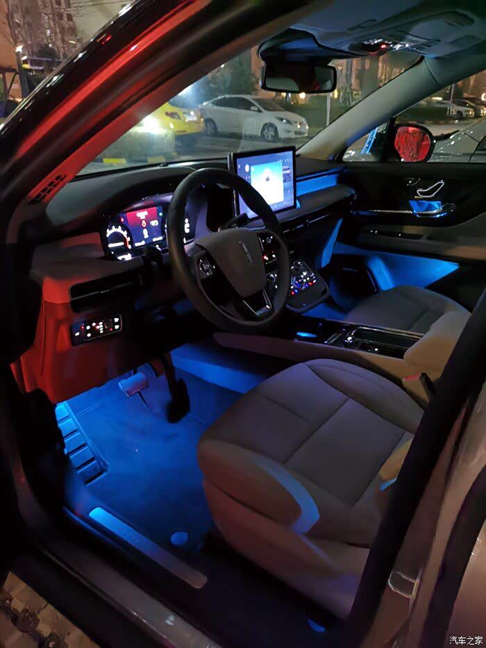 哪位兄弟有林肯冒险家尊享版的内饰氛围灯图片