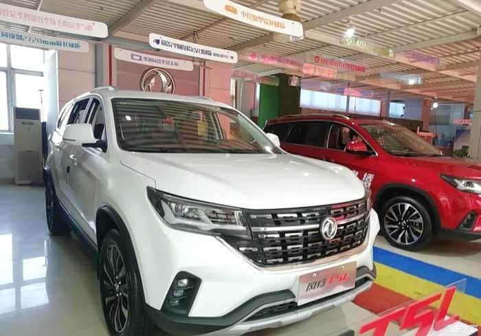 2020款风行t5l看车