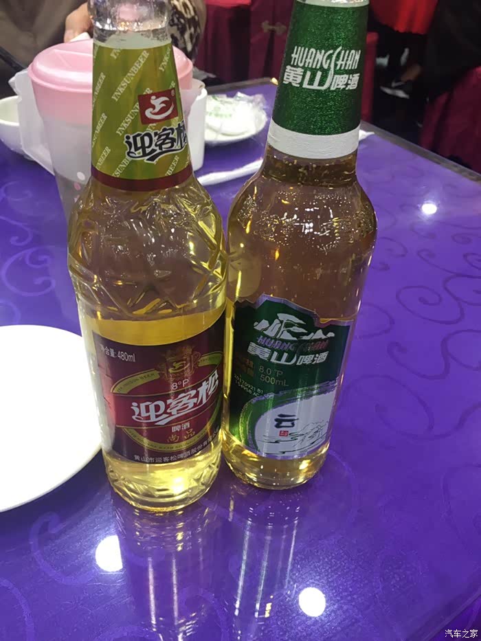 当地啤酒,来两瓶