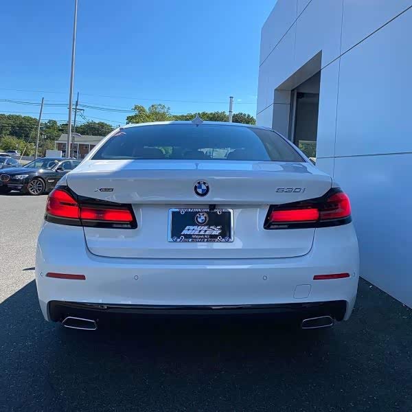 新款的宝马五系太漂亮了,非常夺人眼球